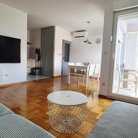 St Damian Sea View Apartment *